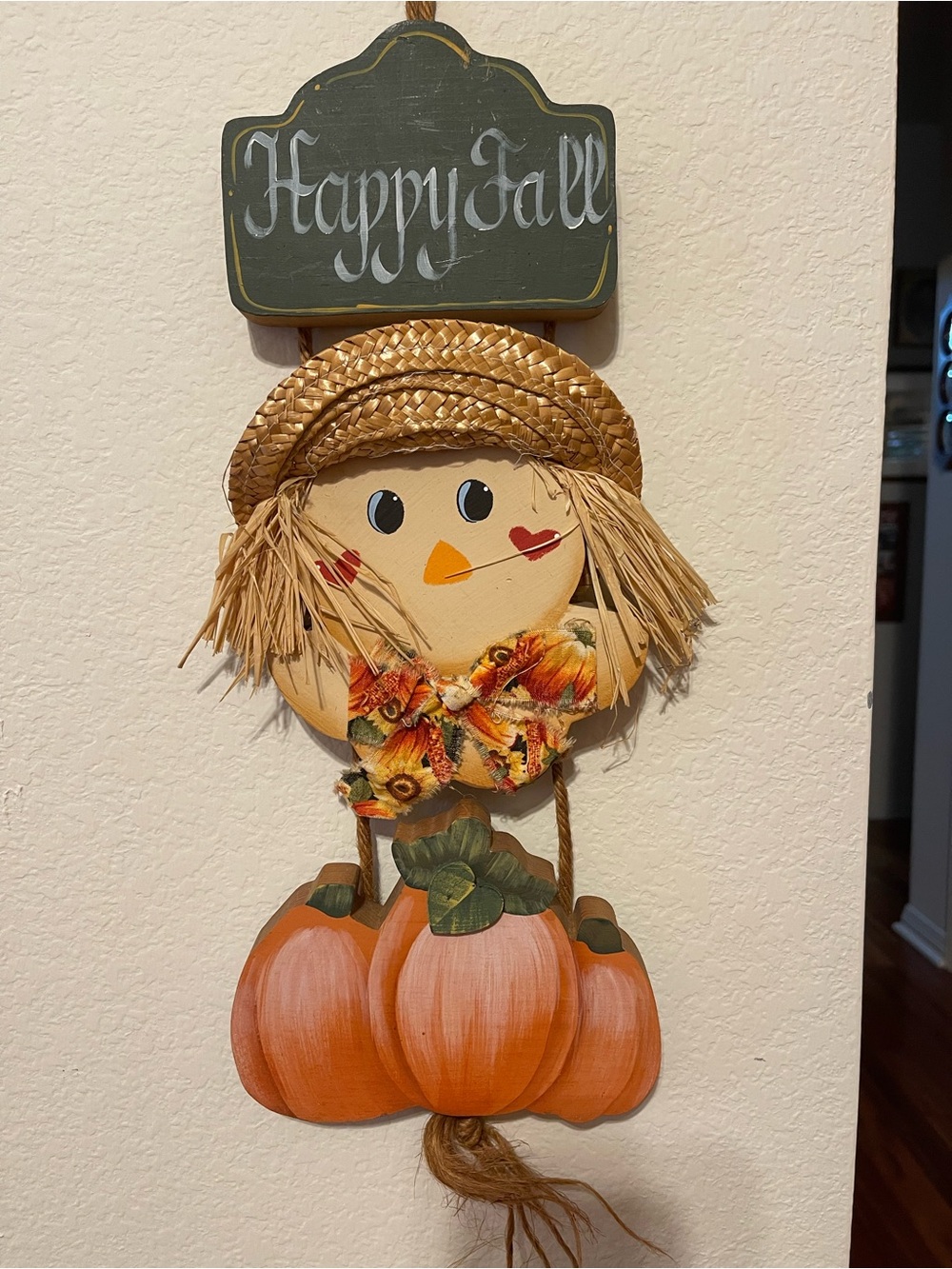 Pre owned Fall Straw Hat Scarecrow Pumpkin Wall Decor